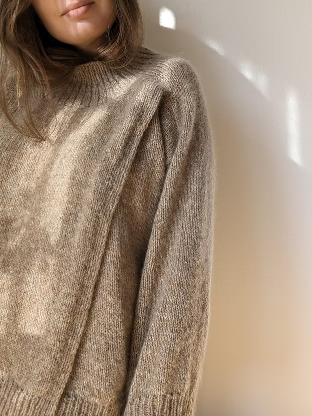 MOMS HUG SWEATER