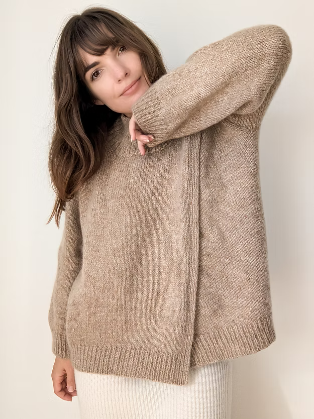 MOMS HUG SWEATER
